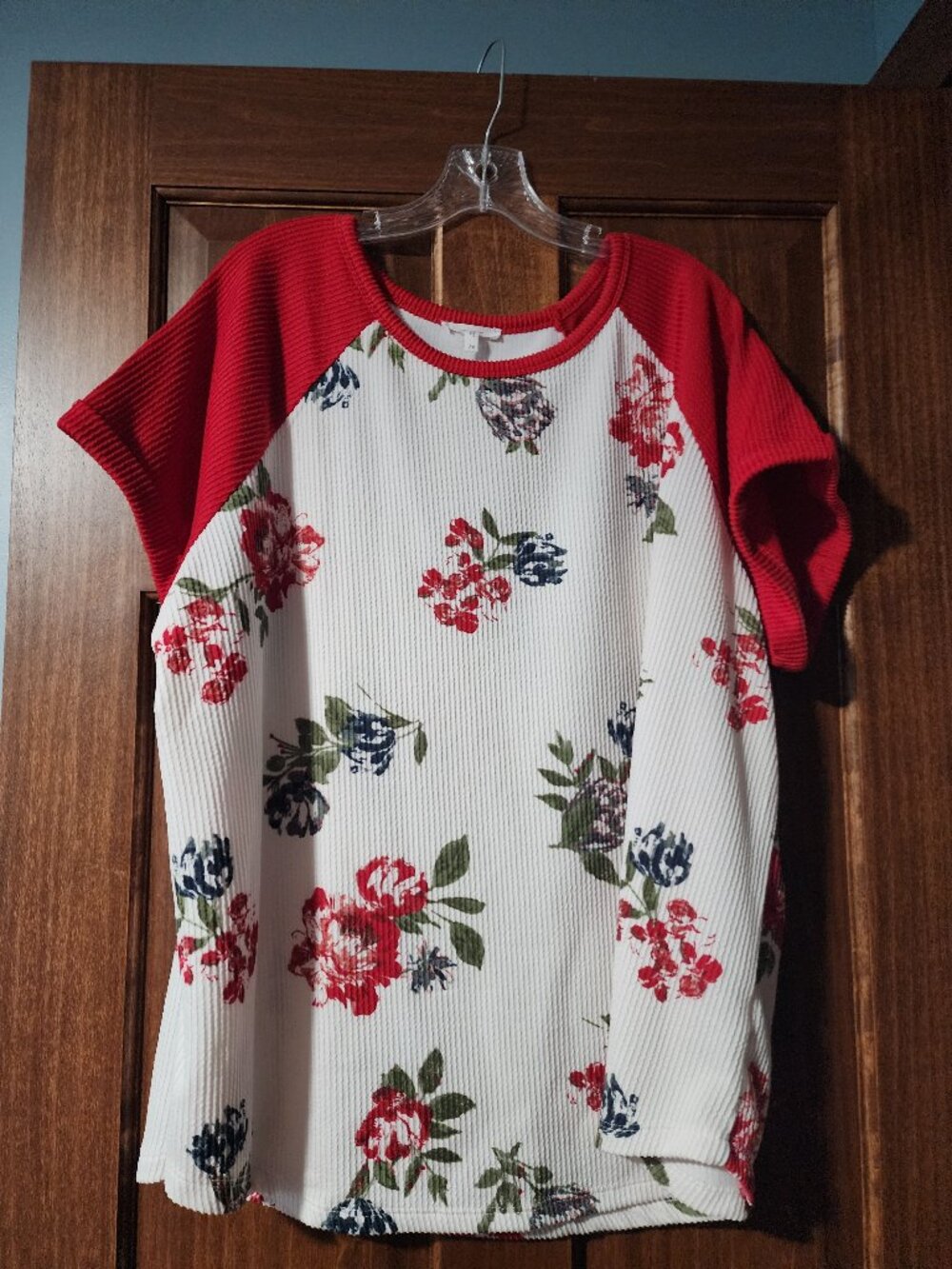 Maurices 24/7 Floral & Red Raglan Short Sleeve Top
